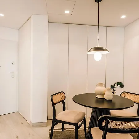 Daire Figaro - 1 Bedroom And Balcony In Santo Antonio Lisboa